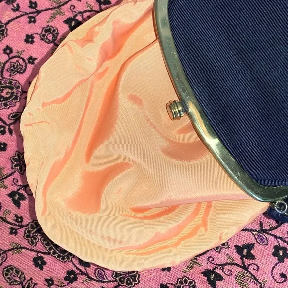 Vintage Elegant Handbag in Midnight Blue - Picture 9 of 15